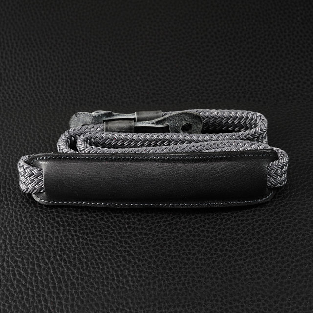 [Luigis] 루이지 실키 카메라 넥 스트랩 (with Pad) Dark Grey&Black