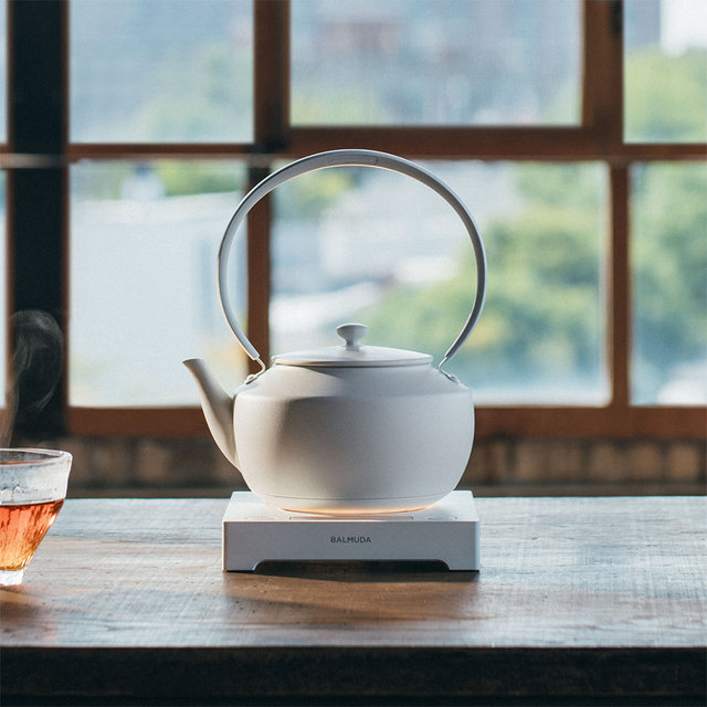 [공식수입원] 발뮤다 문케틀 전기주전자 화이트/블랙 (KPT02KR)