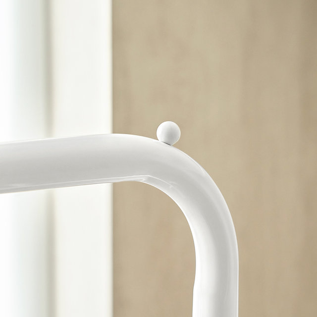 바인 키 낮은 스탠드 행거 (화이트/블랙)