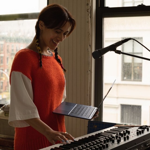 맥북에어 13 M2, 8코어 CPU, 10코어 GPU, 16GB RAM 1TB SSD - 스타라이트 [MN6Y3KH/A]