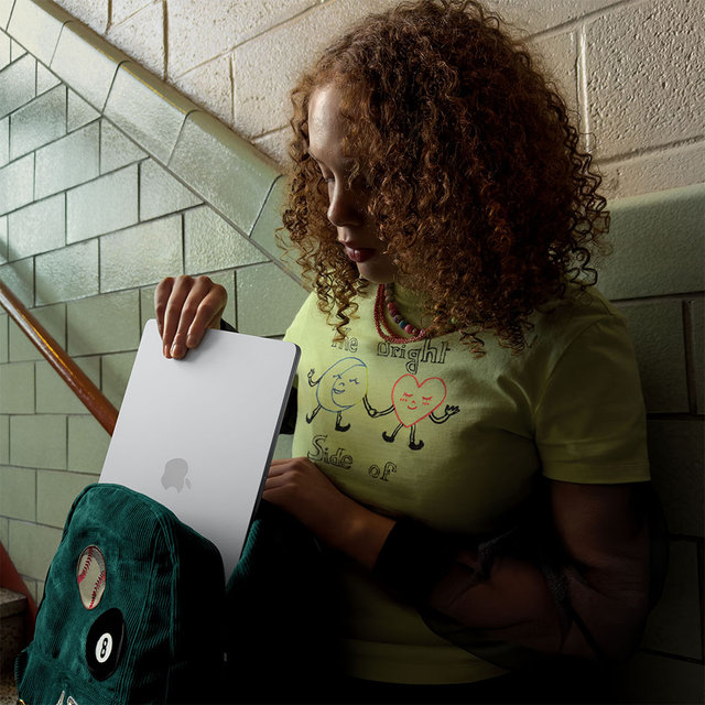 맥북에어 15 M5, 10코어 CPU, 10코어 GPU, 16GB RAM, 1TB SSD - 스타라이트 [MDVE4KH/A]